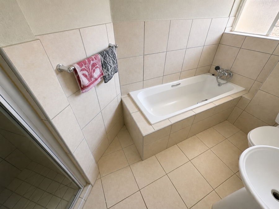 2 Bedroom Property for Sale in Rustenburg Central North West